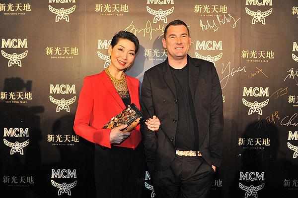 MCM:成功背后都有一个默默付出的女人