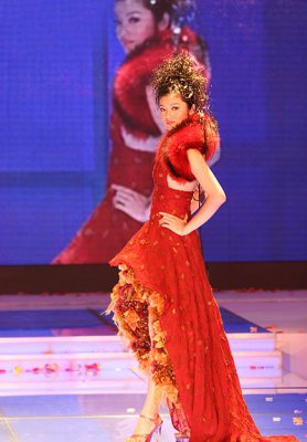 新丝路：时装模特理解服装的方法