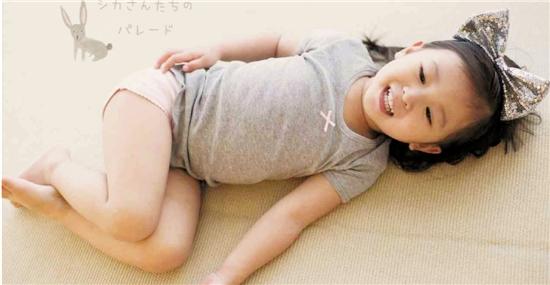 娃娃模特走秀告白样样有 从小商演会不会失童趣?