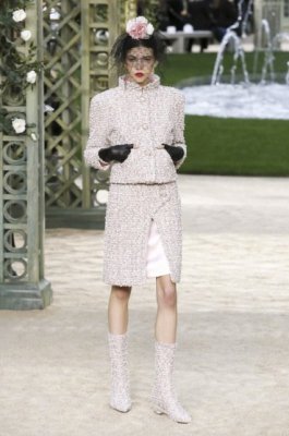 chanel发布2018春夏系列高定时装秀，权志龙和刘雯受邀出席