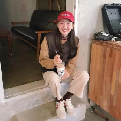 单眼皮圆圆脸的韩国妹子也可以成为网红