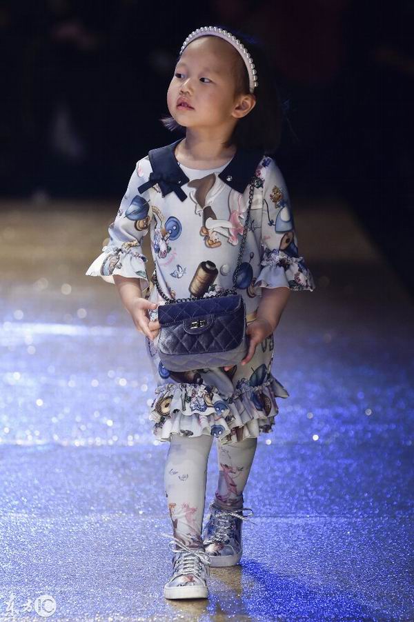 儿童时装周丨这小孩气质不服不行模特是从小培养的