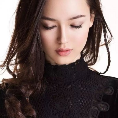 抢Chanel风头，22岁被封为新加坡顶级模特的她到底美在哪里？