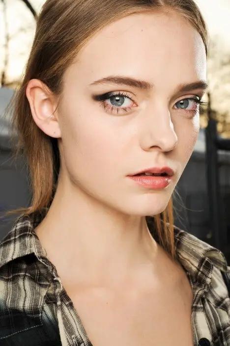 时尚的代言荷兰超模Nimue Smit